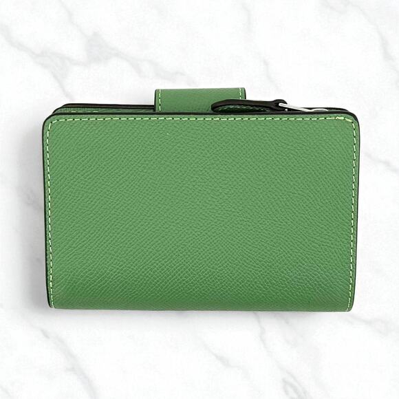 Coach Medium Corner Zip Wallet in Soft Green Leather 6390 - Picture 3 of 4